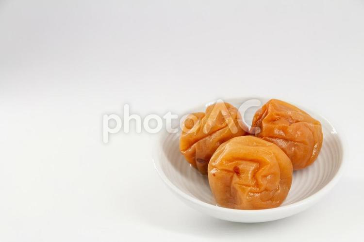 梅干し　右置き 南高梅,梅干し,梅の写真素材