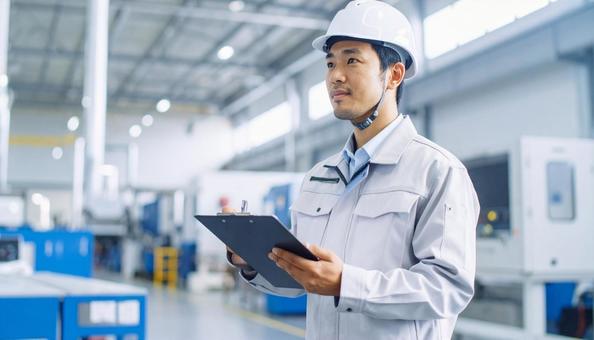 工場　チェックする男性の写真