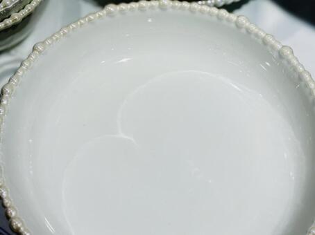 白い皿、食器棚の中 皿,丸い,白の写真素材