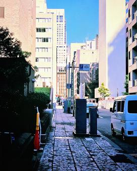 都会の裏通りの写真