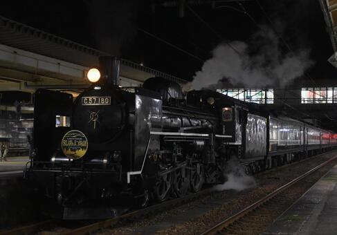 ＳＬばんえつ物語号　新津駅 sl,ばんえつ物語号,c57の写真素材