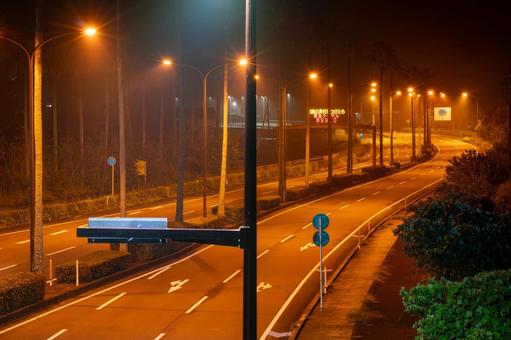 夜の国道220号線 運動公園駅付近 夜の国道220号線 運動公園駅付近 道路,交通,夜景の写真素材
