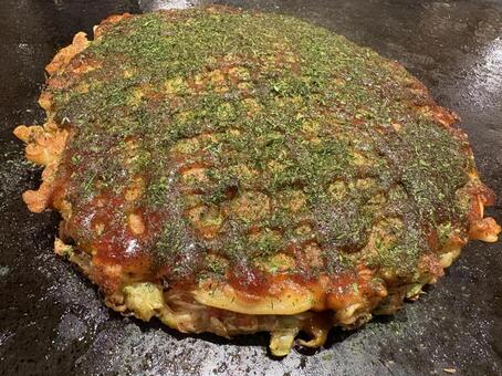 お好み焼き　青のり　斜め上アングル お好み焼き,粉物,鉄板の写真素材