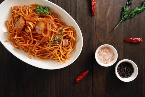 トマトソースパスタの料理 トマトソースパスタの料理 パスタ,トマトソース,ソーセージの写真素材