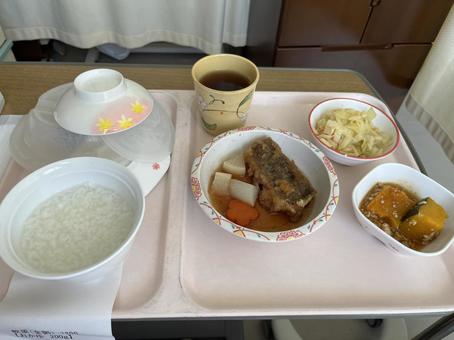 病院に入院中の患者に提供される病院食 病院に入院中の患者に提供される病院食 病院食,入院,治療の写真素材