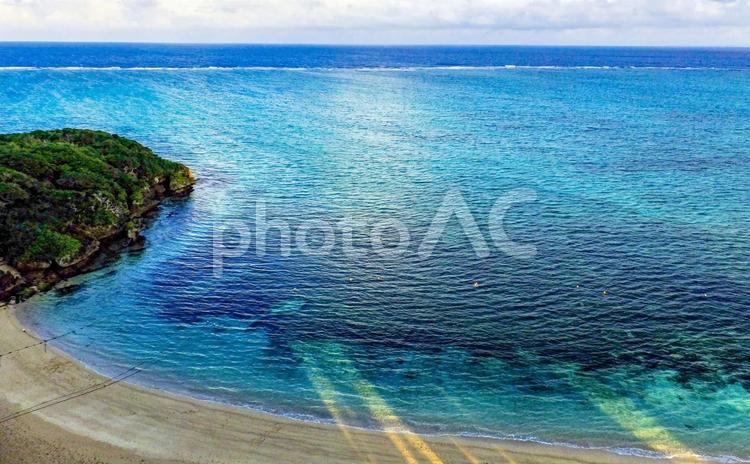 沖縄の冬の海 海,風景,自然の写真素材