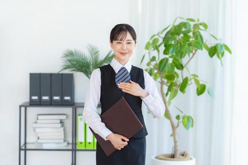 受付のビジネスウーマン 受付,女性,笑顔の写真素材