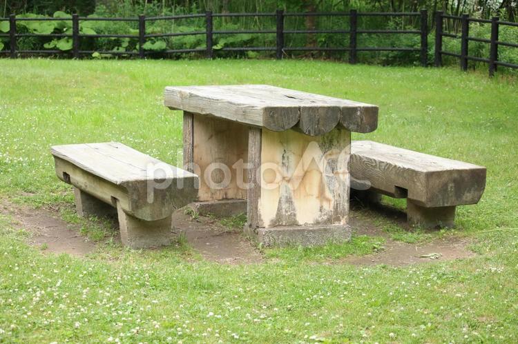 公園　机　テーブル　椅子　チェア　 公園,机,テーブルの写真素材