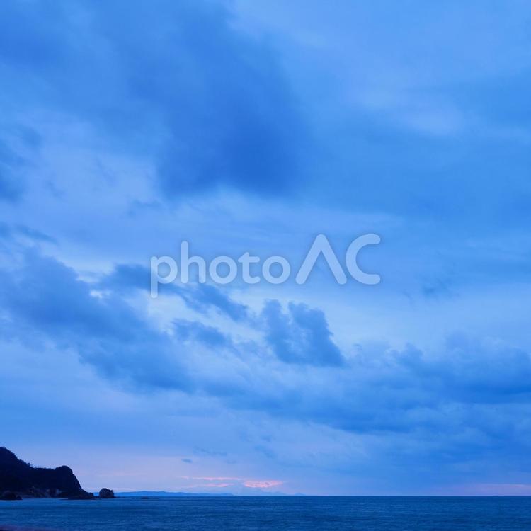 夕暮れ空と海辺の風景 海,空,風景の写真素材