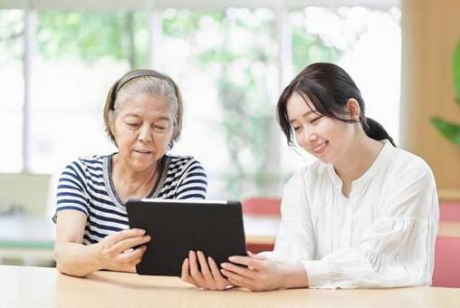 Mother and child looking at the tablet together, tablet, to see, parenting, JPG