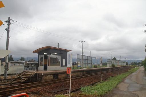 JR城端線、越中山田駅、ホーム jr,jr西日本,城端線の写真素材