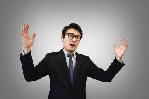 両手をあげて驚く男性 お手上げ,言い訳,慌てるの写真素材