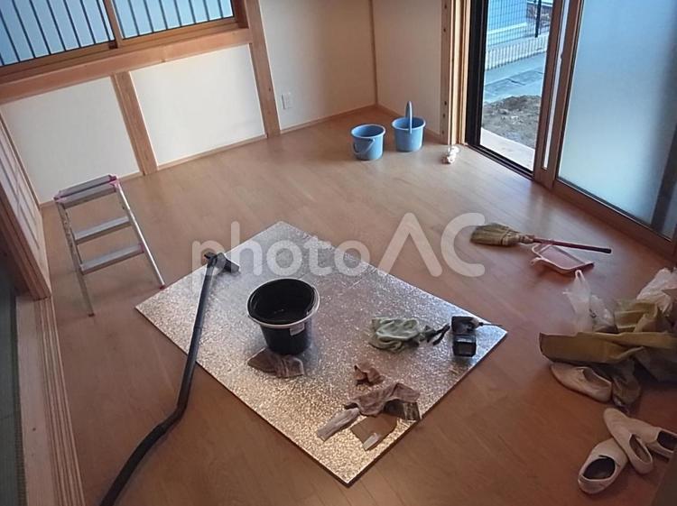 採集の掃除をする新築の木造住宅 新築,無垢,diyの写真素材