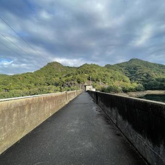 ダム ダム 山,秋,空の写真素材