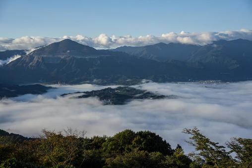 秩父の雲海　美の山公園入口展望台 秩父,雲海,武甲山の写真素材