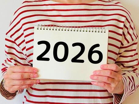 2026と書かれたノートを持つ女性 2026,女性,西暦の写真素材
