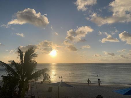 グアムの夕日1 グアムの夕日1 海,海水浴,海外の写真素材