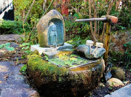 水と石像 水と石像の写真