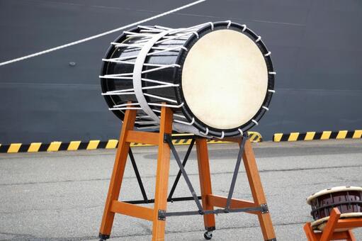 準備された和太鼓2　楽器素材　風景 和太鼓,太鼓,楽器の写真素材