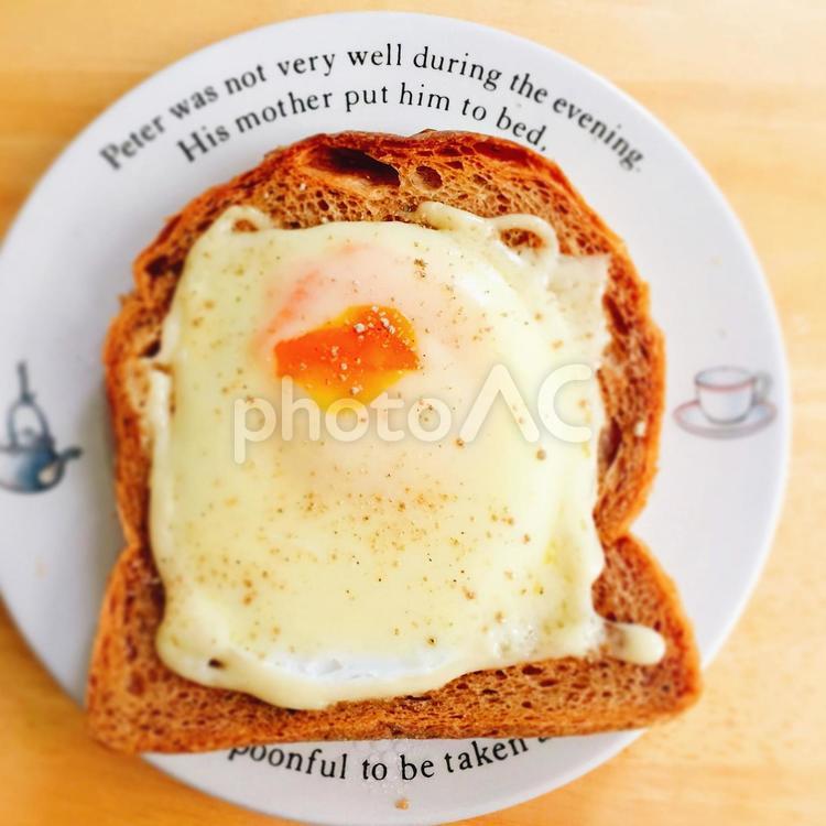 目玉焼きトースト トースト,朝ごはん,朝食の写真素材
