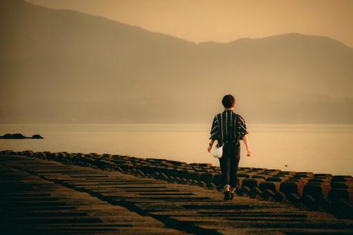 <Material> A woman walking alone on the sea at dusk, JPG