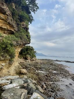 山口県彦島 竹ノ子島の磯辺 山口県彦島 竹ノ子島の磯辺 瀬戸内海,関門海峡,雲の写真素材