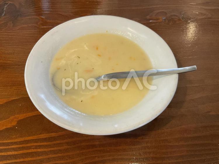 ステーキハウスのスープ スープ,ベーコン,白い皿の写真素材