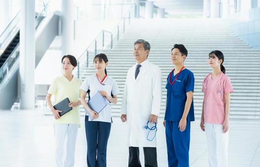 病院で働く医療スタッフ 医療スタッフ,笑顔,病院の写真素材