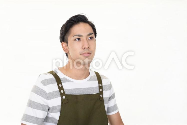 エプロン姿の男性 男性,家事,微笑むの写真素材