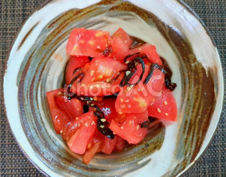 トマトのオリーブ塩昆布和え2 トマト,とまと,野菜の写真素材