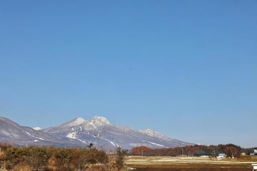 雪　新潟県　妙高山 空,山,秋の写真素材