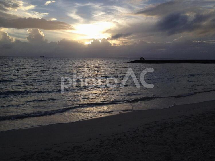沖縄の夕暮れ 沖縄の海,夕暮れ,日暮れの写真素材