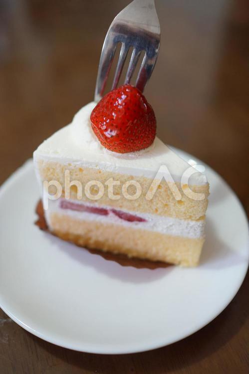 ショートケーキいただきます お菓子,ケーキ,ショートケーキの写真素材