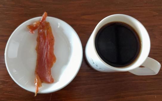 R7.7.26コーヒーとチキンジャーキー R7.7.26コーヒーとチキンジャーキーの写真