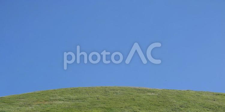 緑の大室山と青空の素材 大室山,青空,雲の写真素材