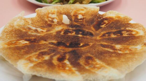 羽根つき餃子・家庭料理（マクロ撮影） 羽根つき,餃子,焼き餃子の写真素材