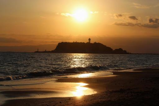 江ノ島の夕焼け 江ノ島の夕焼け 海,夕日,風景の写真素材