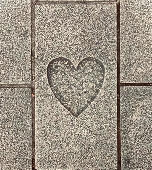 ブロックの中のハートマークの写真