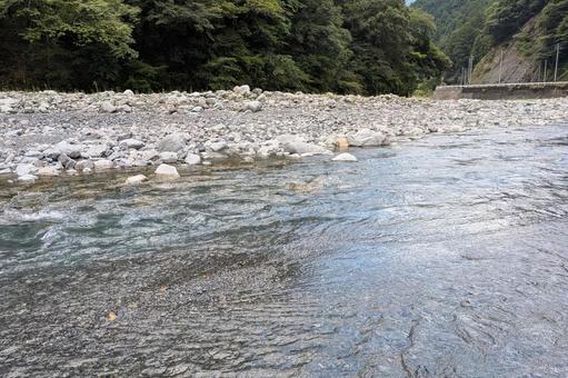 澄んだ水が流れる川【静岡県安倍川】_01 澄んだ水が流れる川【静岡県安倍川】_01 川,自然,風景の写真素材