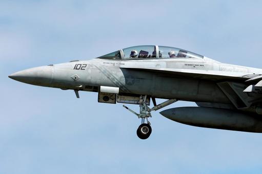 厚木へ着陸するF/A-18 f/aー18f,厚木,厚木基地の写真素材