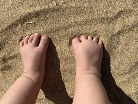 砂浜と足 砂浜と足 砂浜,赤ちゃん,足形の写真素材