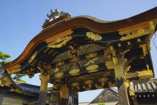 世界遺産 二条城の唐門と豪華な装飾 世界遺産 二条城の唐門と豪華な装飾の写真
