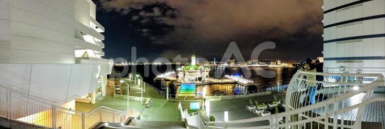 ぷかり桟橋のパノラマ撮影 夜景,横浜,パノラマ撮影の写真素材