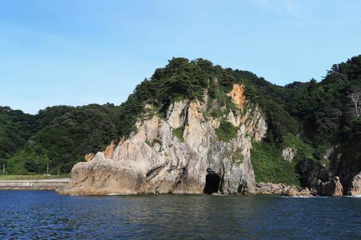 笹川流れ・恐竜岩（新潟県村上市） 新潟,村上市,笹川流れの写真素材