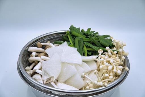 冬のお鍋の具材　きのこ類多め　上スペース 鍋,具材,野菜の写真素材