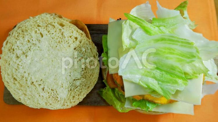 ハンバーガー作り・自家製バンズ＆レタス ハンバーガー,バンズ,自家製の写真素材