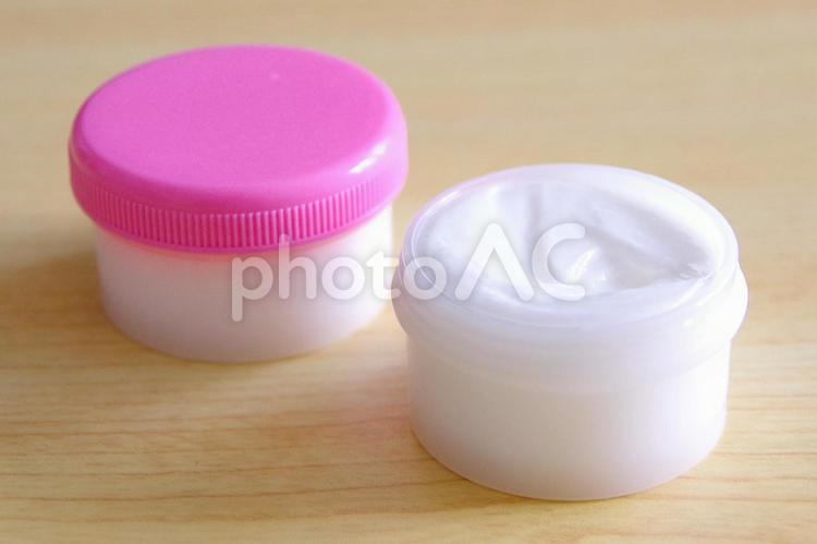 軟膏の混合（薬局で処方される塗り薬） 軟膏,軟膏容器,塗り薬の写真素材