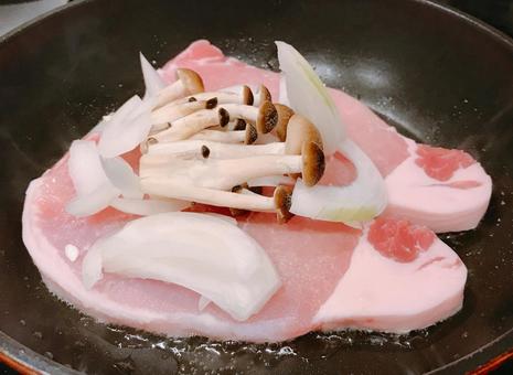 ポークソテー ポークソテー ポークソテー,豚ロース肉,ロース肉の写真素材
