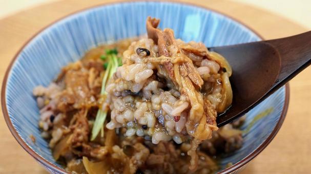 すき焼きのせ雑穀ごはん・お家ご飯・食べる すき焼き,雑穀ごはん,お家ごはんの写真素材