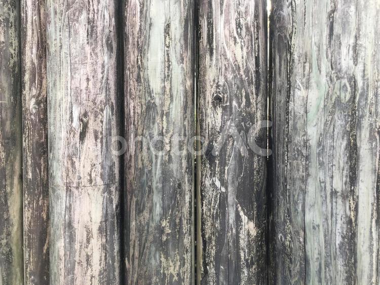 風化した木の柱 木,古木,壁の写真素材